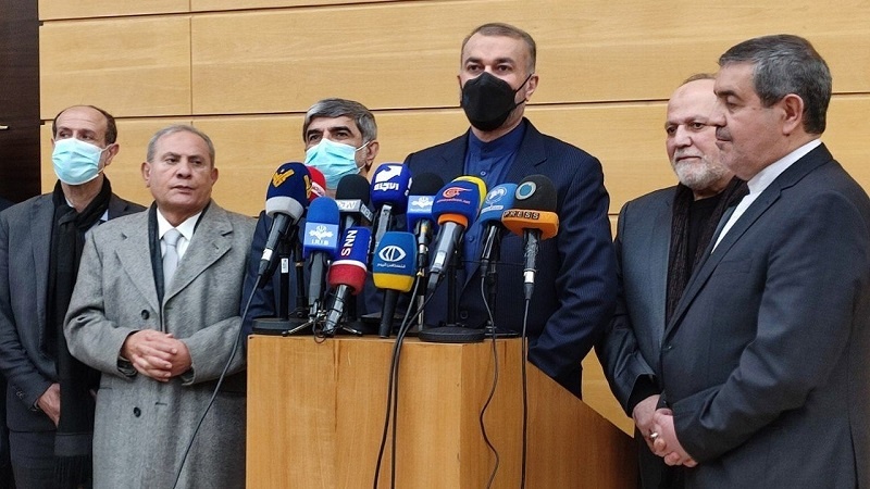 Iranpress: إيران مستعدة لبناء محطتين للطاقة في لبنان