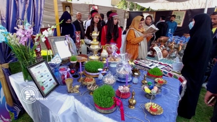 اهتمام الزوار الخاص بتقاليد عيد النوروز بمهرجان باكستان الثقافي