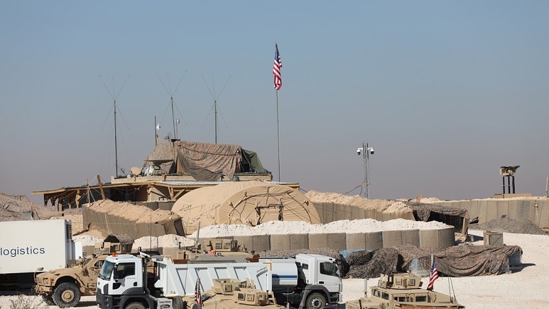 Iranpress: استهداف قواعد للجيش الأمريكي في سوريا بهجوم صاروخي