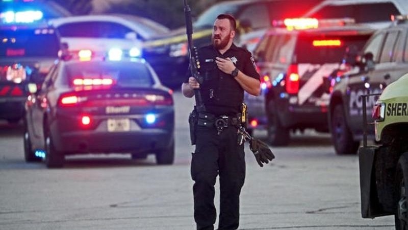 Iranpress: مقتل شخص وإصابة اثنين آخرين بإطلاق نار في شيكاغو الأمريكية