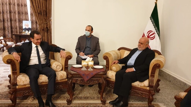 Iranpress: لقاء بين السفيرين الإيراني والفرنسي في بغداد