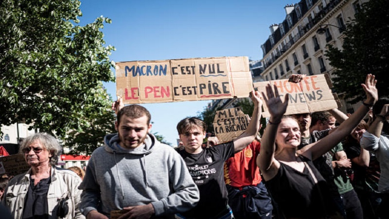 Iranpress: آلاف الفرنسيين يشاركون في مظاهرات حاشدة ضد اليمين المتطرف