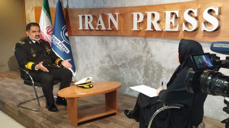 Iranpress: قائد سلاح البحرية يزور وكالة أنباء إيران برس في الذكرى الثالثة لتأسيسها