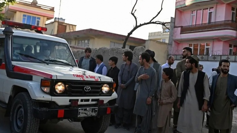 Iranpress: قتلى وجرحى إثر انفجار داخل مسجد في كابول