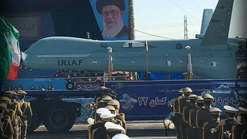 Iranpress: مناورات الطائرات دون طيار التابعة لجيش الجمهورية الإسلامية الإيرانية