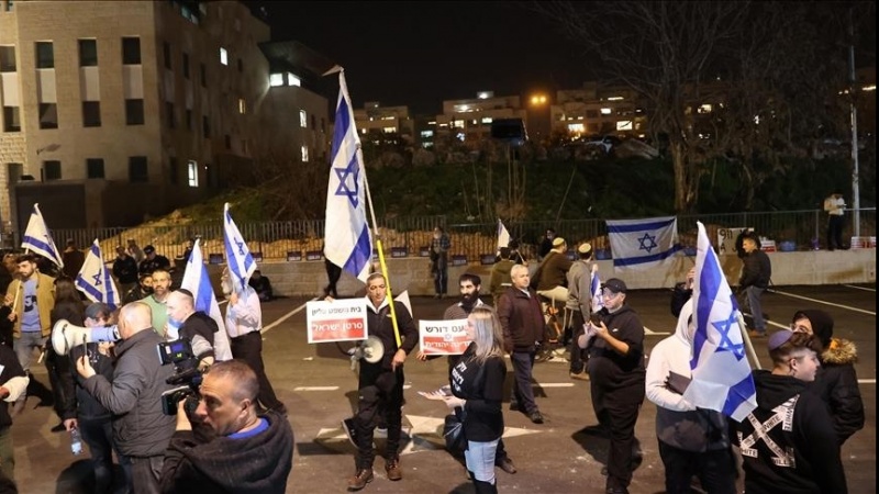 Iranpress: مستوطنون إسرائيليون يهتفون بشعارات معادية للعرب