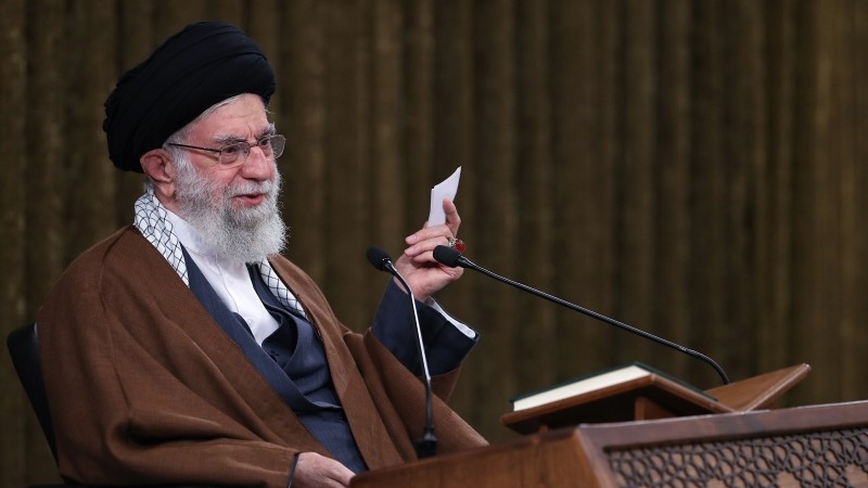 Iranpress: قائد الثورة الإسلامية يعرب عن ارتياحه لكثرة قراء القرآن البارزين في البلاد