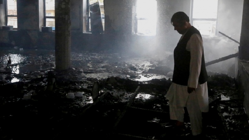 Iranpress: أفغانستان .. 22 شهيدا فی تفجیر بمسجد في مزار شريف