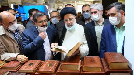 بازدید سرزده رئیس جمهور از نمایشگاه بین المللی کتاب تهران