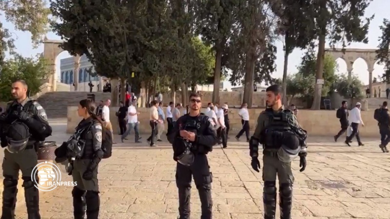 Iranpress: اشتباكات في المسجد الأقصى والصهاينة يعتدون على المصلين