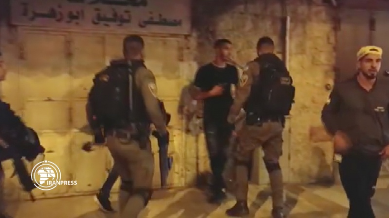 Iranpress: قوات الصهاينة تعتدي على الفلسطينيين في باب السلسلة
