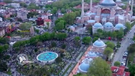 اقامه اولین نماز عید فطر پس از 88 سال در مسجد بزرگ ایا صوفیه استانبول