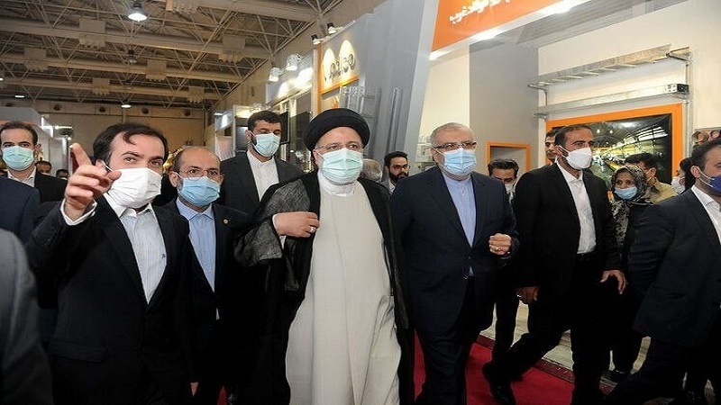 Iranpress: الرئيس رئيسي يزور المعرض الدولي للنفط