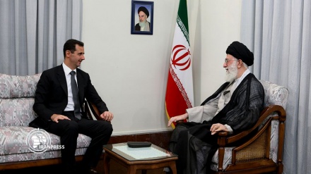 الرئيس السوري يلتقي سماحة قائد الثورة الإسلامية