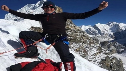 کوهنورد ایرانی اورست را فتح  کرد