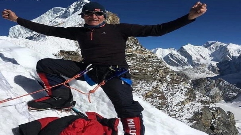 کوهنورد ایرانی اورست را فتح  کرد