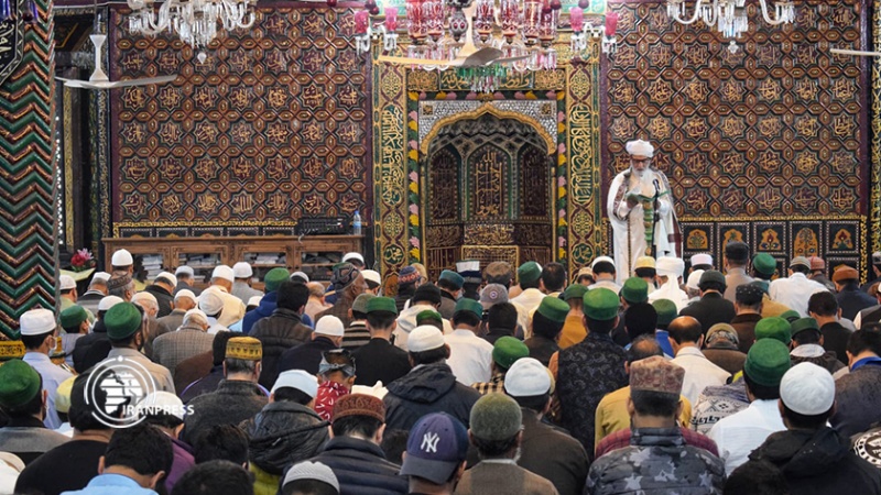 Iranpress: احتفالات بمناسبة عيد الفطر المبارك في كشمير
