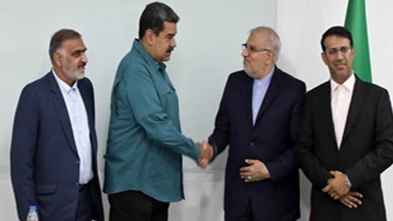 Iranpress: مادورو يأمل في تعزيز التعاون بين بلاده وإيران في مجال الطاقة