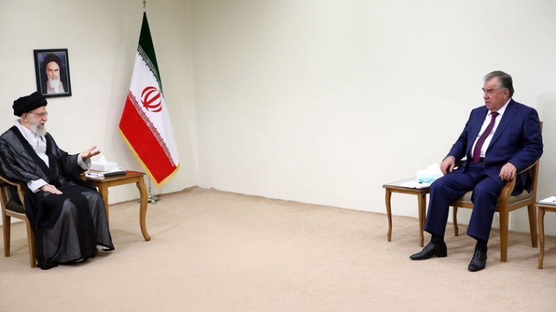 Iranpress: قائد الثورة : يجب أن تخضع العلاقات مع طاجيكستان لتغيير أساسي