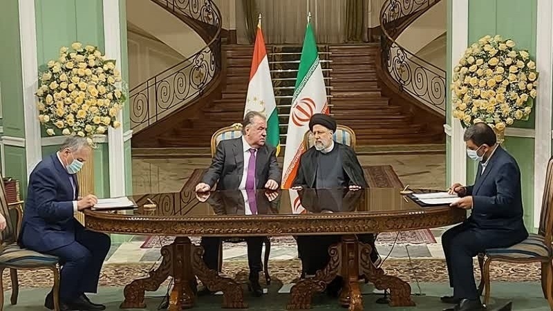 Iranpress:  التوقيع على 17 وثيقة تعاون بين إيران وطاجيكستان