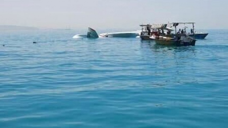 Iranpress: تحطم طائرة تدريب في جزيرة قشم الإيرانية