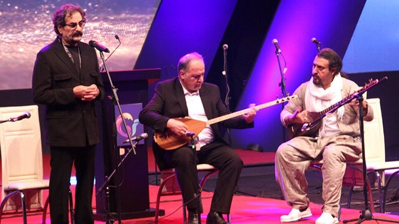 Iranpress: مغنيان إيرانيان شهيران يحصلان على جائزة مهرجان ‘غلافيج’ في العراق
