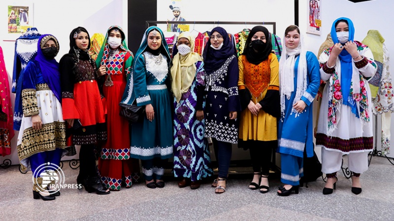 Iranpress: إقامة معرض دولي للملابس التقليدية للعالم الإسلامي في طهران