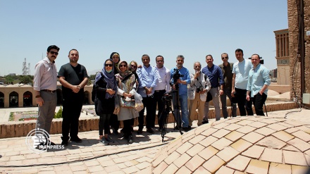 زيارة صحفيين أجانب لمختلف المنشآت العاملة في محافظة كرمان