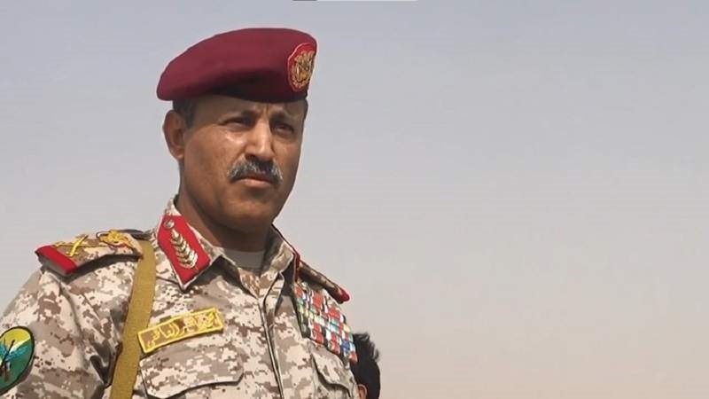 Iranpress: وزير الدفاع اليمني يحذر تحالف العدوان السعودي من ارتكاب أي حماقة