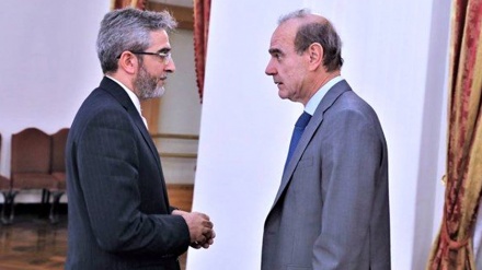 المفاوضات بين باقري ومورا تتواصل في طهران