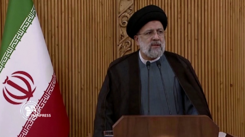 Iranpress: رئيسي يشدد على ضرورة تطوير العلاقات الثنائية الإيرانية العمانية