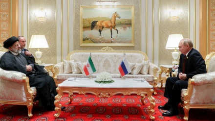 الرئيس الإيراني يؤكد على ضرورة تطوير العلاقات الإيرانية الروسية