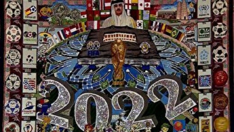 Iranpress: فنانان ایرانیان ينقشان صورة عن مونديال قطر 2022 على سجادة