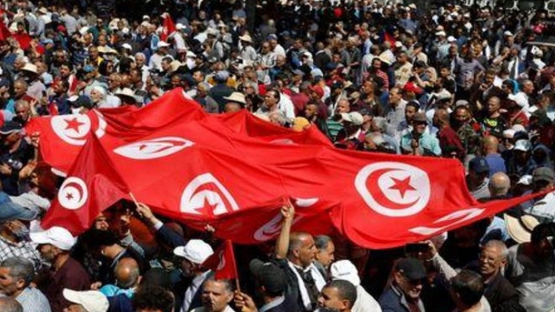 Iranpress: احتجاجات في تونس ضد خطط قيس سعيد لطرح دستور جديد في استفتاء عام