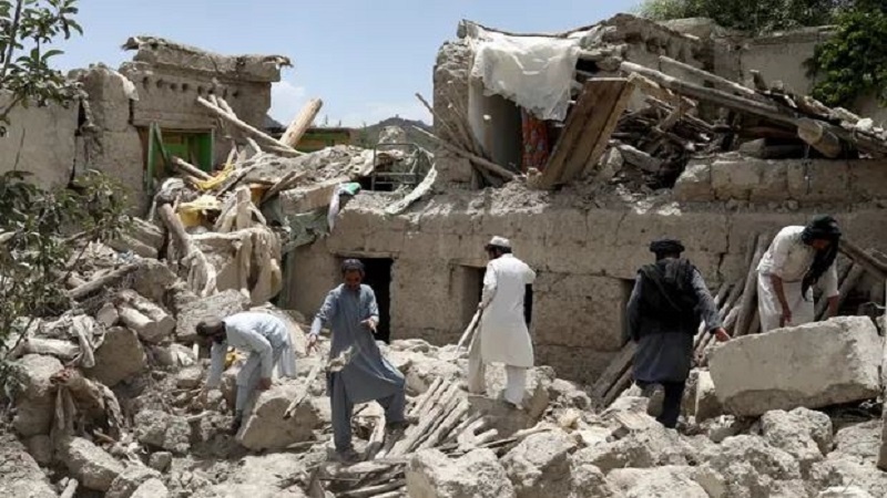 Iranpress: الشعب الأفغاني المنكوب يشكر إيران على مساعداتها الإنسانية