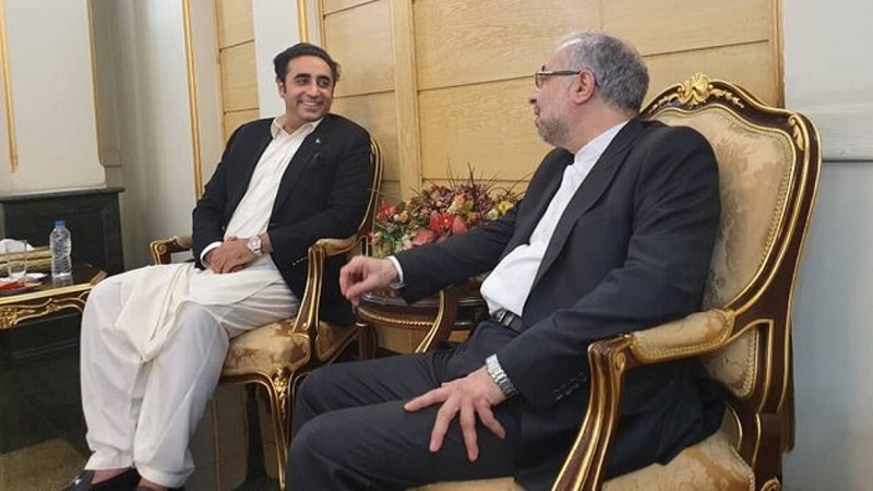 Iranpress: وزير الخارجية الباكستاني يصل إلى طهران