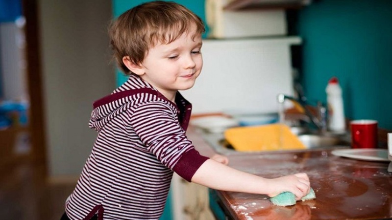 Iranpress: دراسة: مشاركة الأطفال في الأعمال المنزلية قد تجعلهم أكثر ذكاء