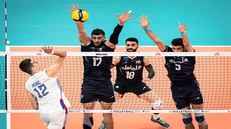 Iranpress: المنتخب الايراني لكرة الطائرة يفوز على صربيا ويتأهل للمرحلة النهائية