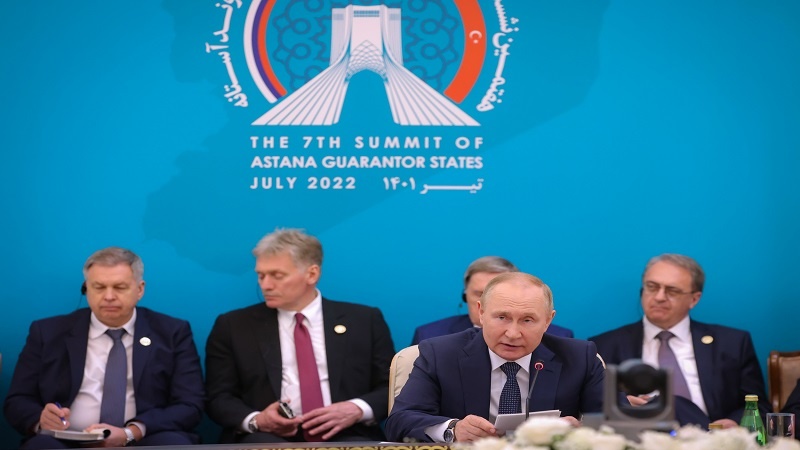 Iranpress: بوتين: القمة الثلاثية فرصة لإجراء حوار فعال يضمن الاستقرار في سوريا