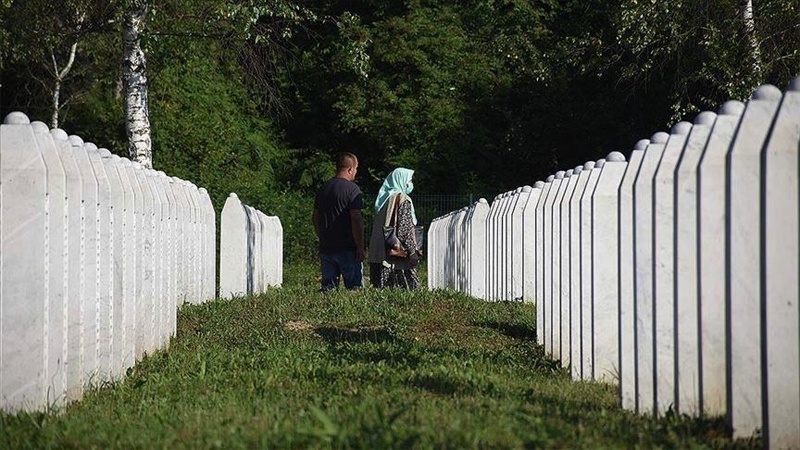 Iranpress: إقامة مراسم دفن جثث 50 من ضحايا الإبادة الجماعية في سريبرينيتسا 