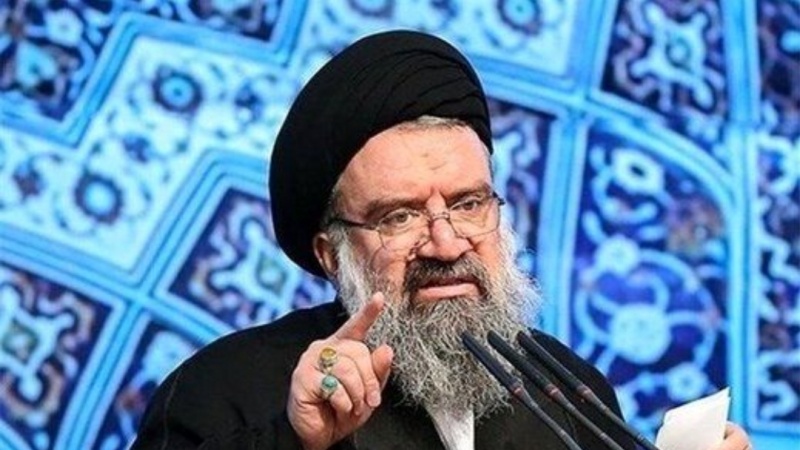 Iranpress: خطيب صلاة الجمعة في طهران: المشاغبون يحاولون المساس بقوة النظام الإسلامي