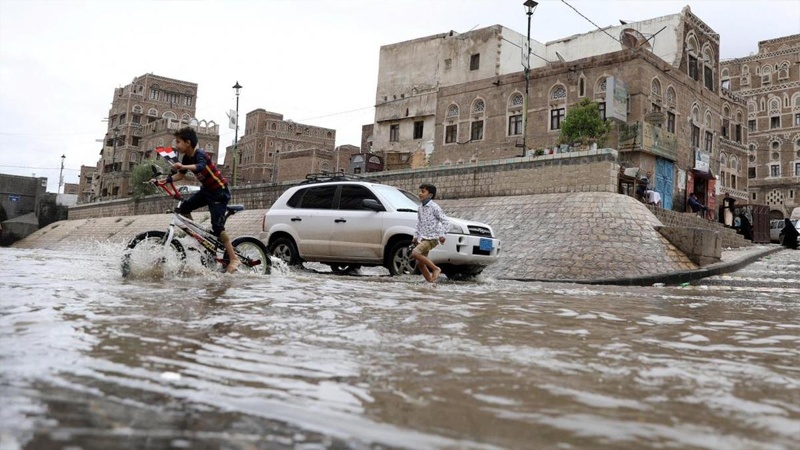 Iranpress: ارتفاع حصيلة ضحايا السيول باليمن إلى 20 قتيلا