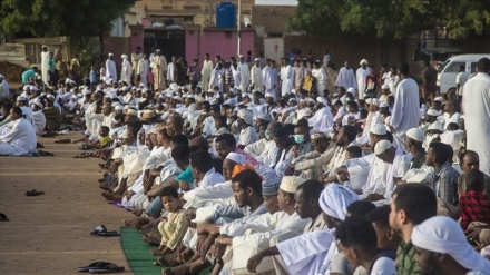 معترضان سودانی، نماز عید قربان را اقامه کردند 