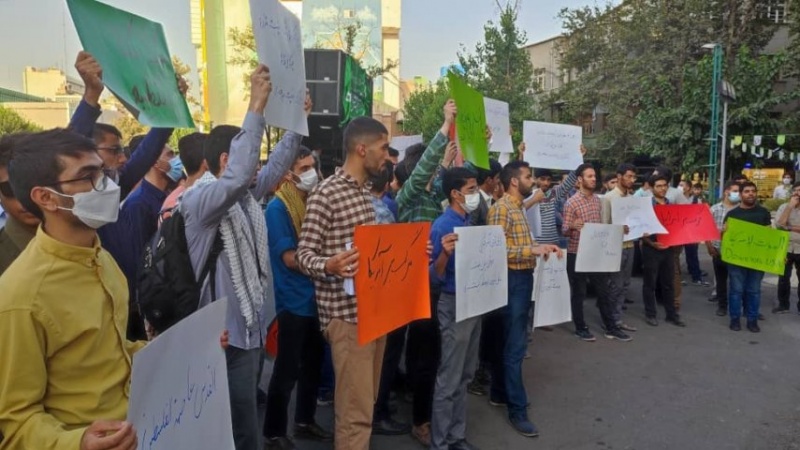 Iranpress: طلبة إيرانيون يرفضون زيارة بايدن للمنطقة