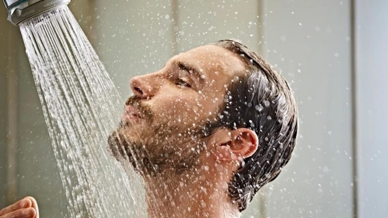 Iranpress: هل تعلم.. الاستحمام بالماء البارد يسهم في إنقاص الوزن