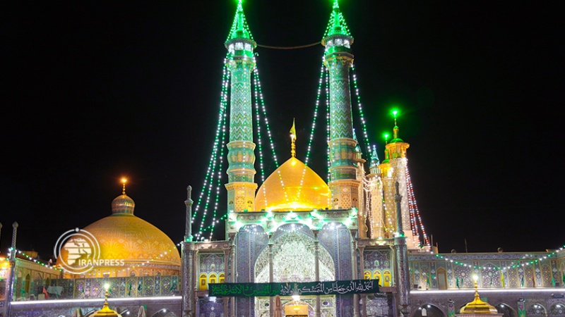 Iranpress: عيد الغدير؛ إضاءة وتزيين حرم السيدة المعصومة (سلام الله عليها)