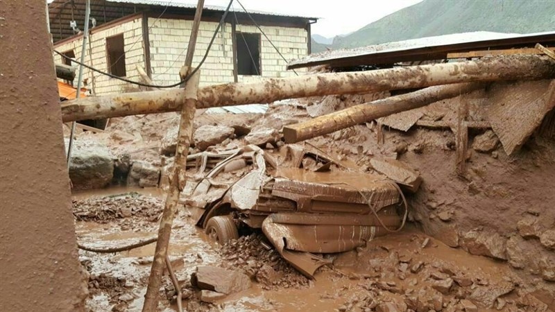 Iranpress: ارتفاع عدد ضحايا الفيضانات في إيران إلى 34