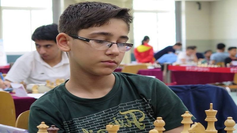 Iranpress: لاعب شطرنج إيراني يتوج باللقب في بطولة تركيا