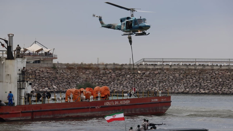 البحرية الإيرانية تبدأ مناورات عسكرية في بحر قزوين