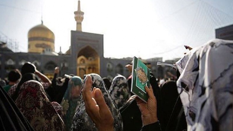 Iranpress: إقامة مراسم دعاء عرفة في جميع أنحاء إيران